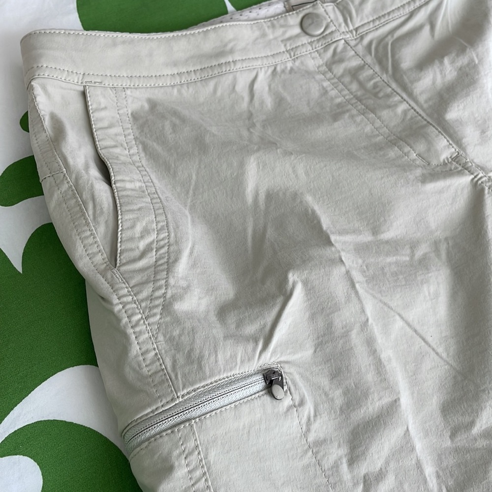LL Bean khaki shorts - Picture 2 of 10